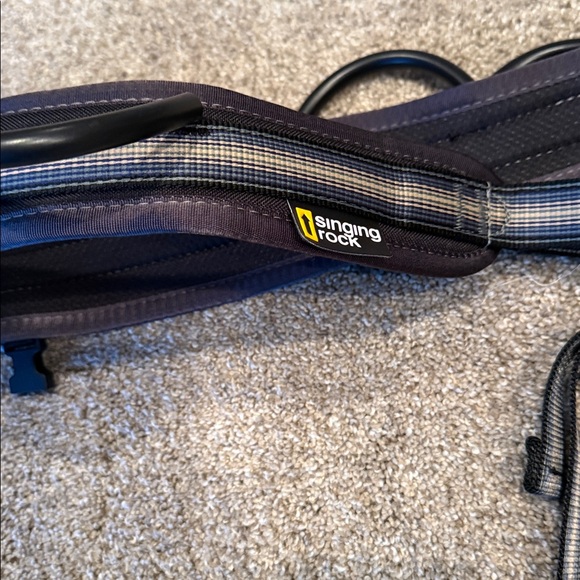 New with tags Singing Rock Balance climbers sit harness. Size xxl - Picture 4 of 4